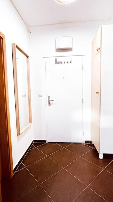 Moderny Apartman S Parkovanim 브라티슬라바 외부 사진